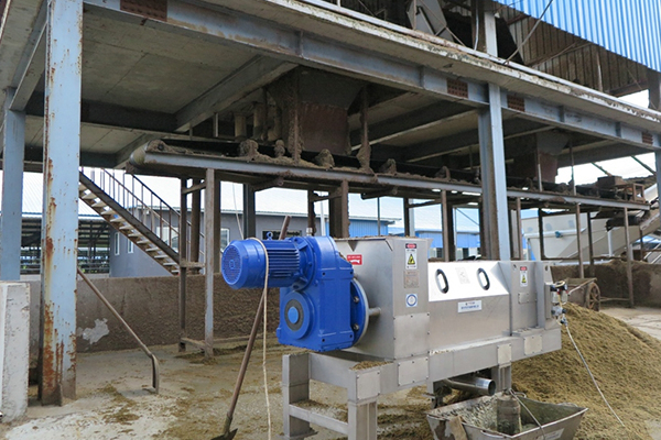 螺旋擠壓機現(xiàn)場